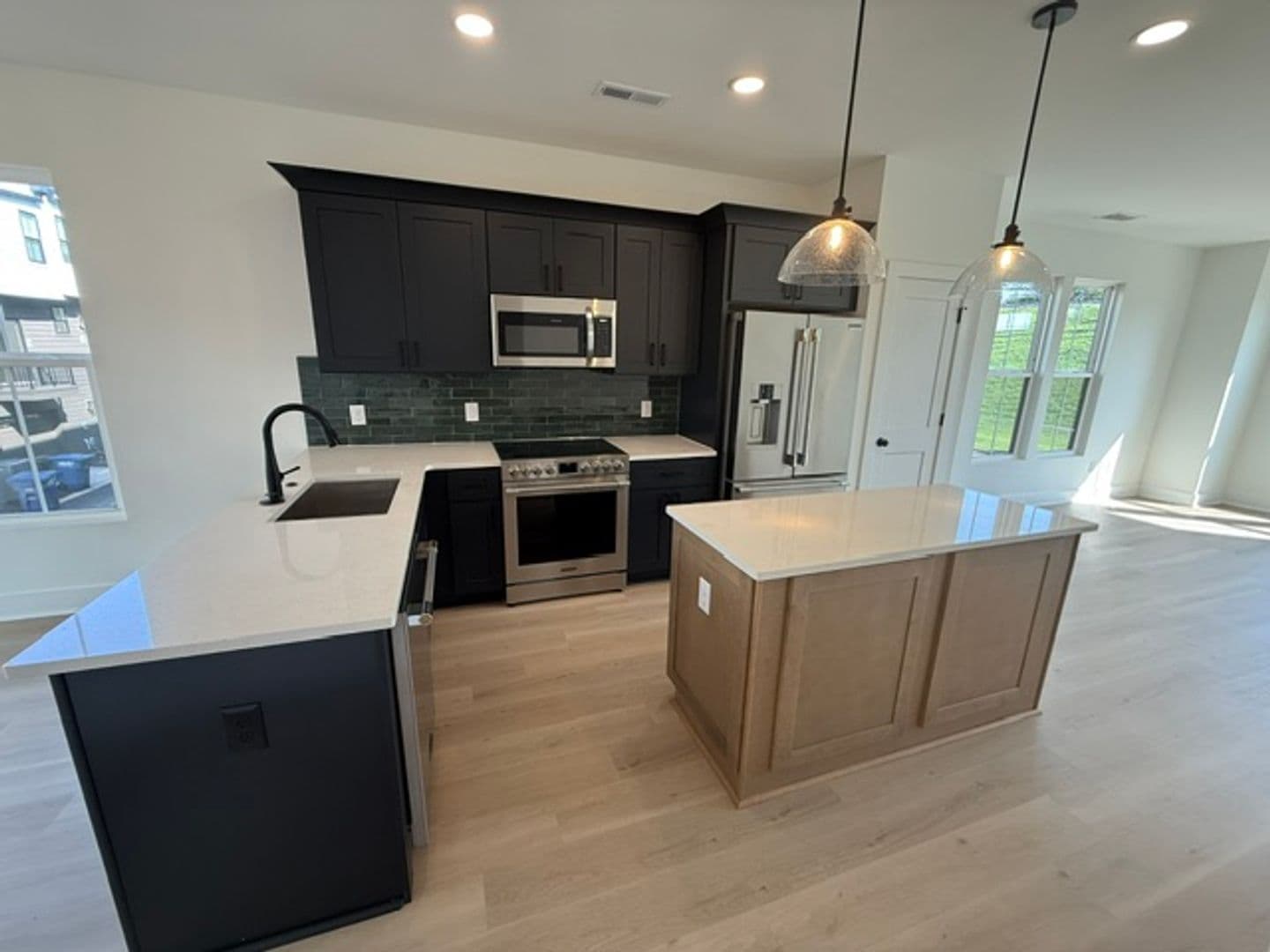 6034 Old Pineville Rd — photo 4