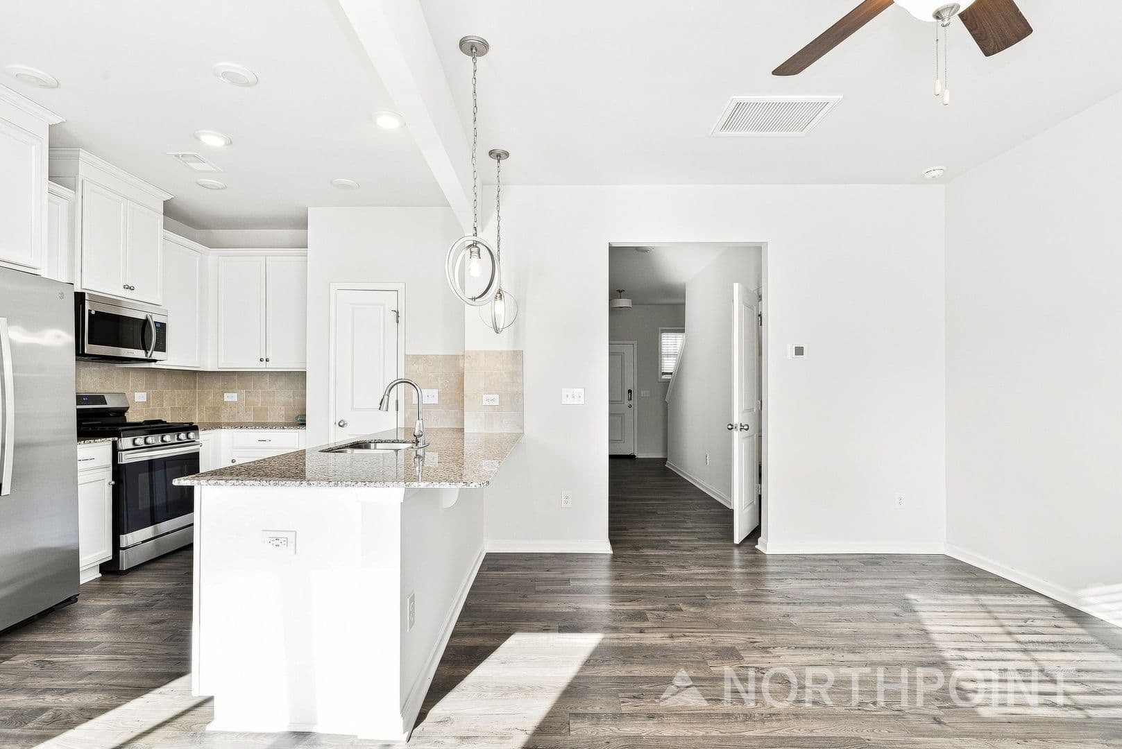 3740 YORKSHIRE PLACE — photo 3
