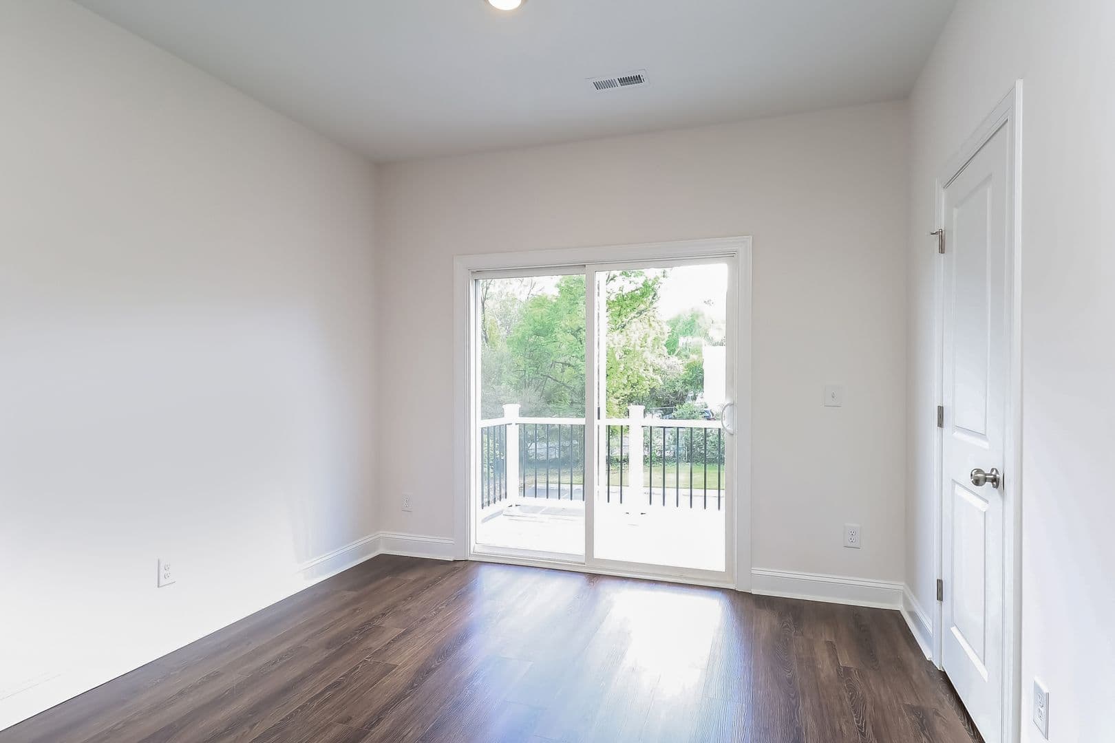 712 Drakeford Ct — photo 4