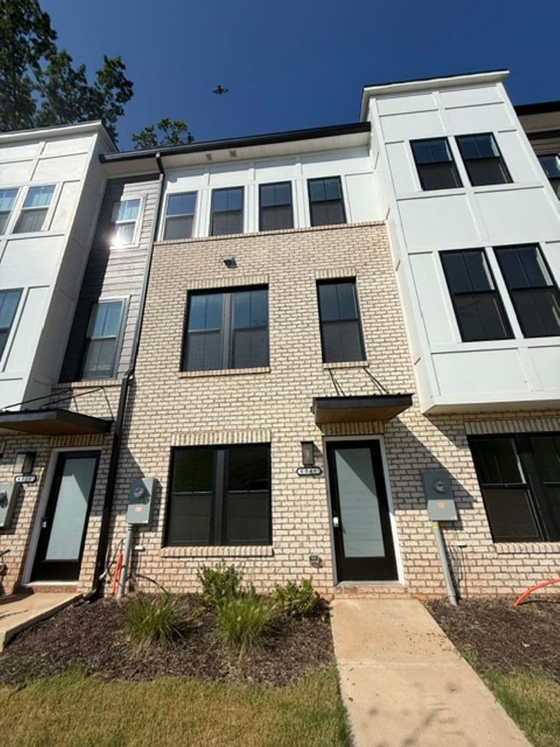6046 Old Pineville Rd — photo 1