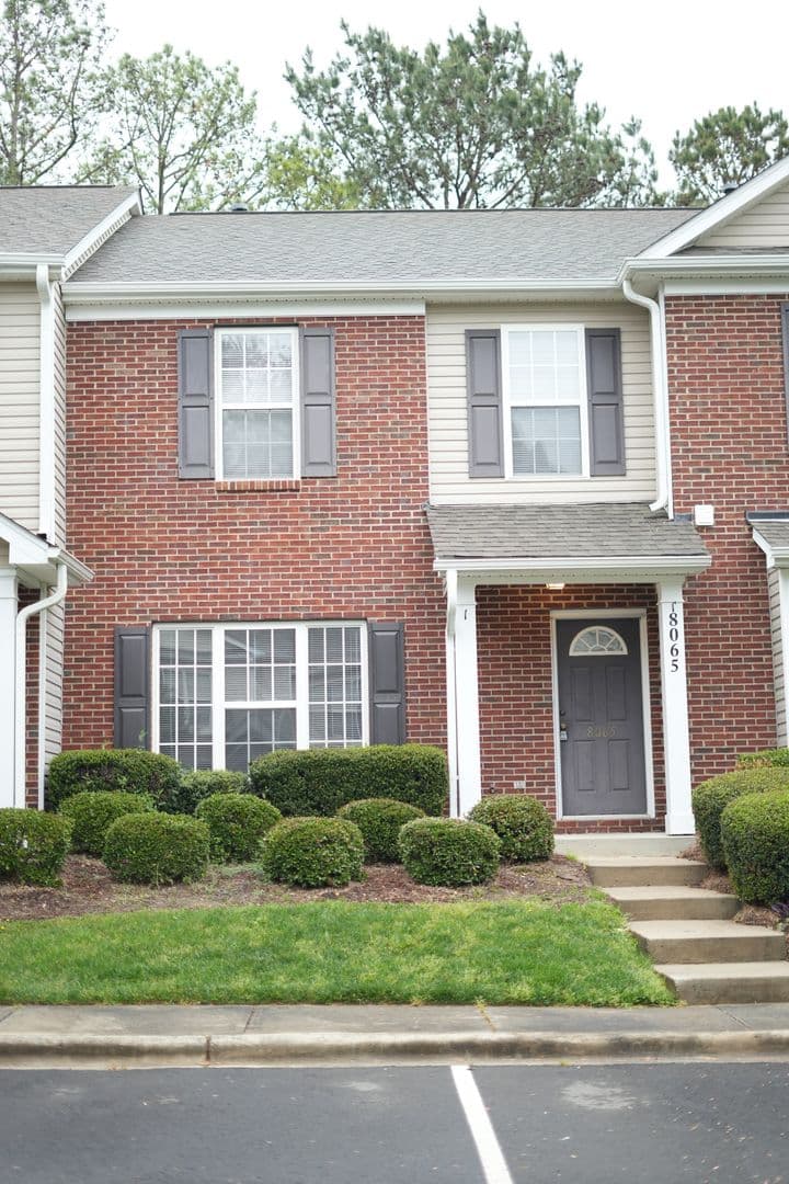 8065 Stoneham Ct — photo 2