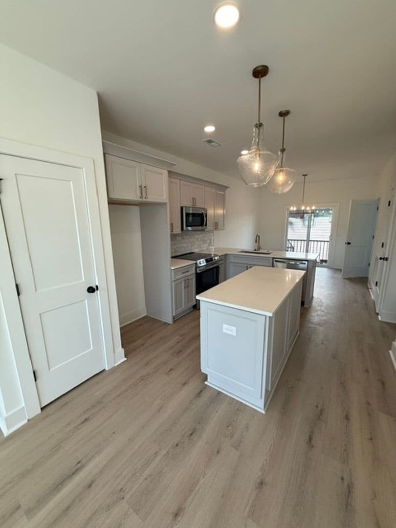 6038 Old Pineville Rd — photo 5