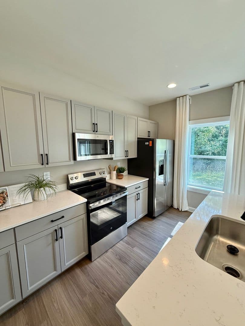 8012 Joy Crossing Lane — photo 4