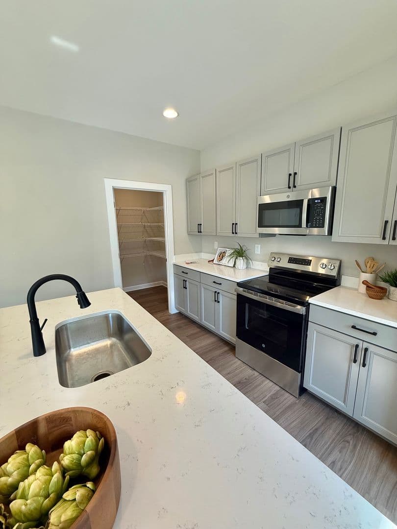 8012 Joy Crossing Lane — photo 5