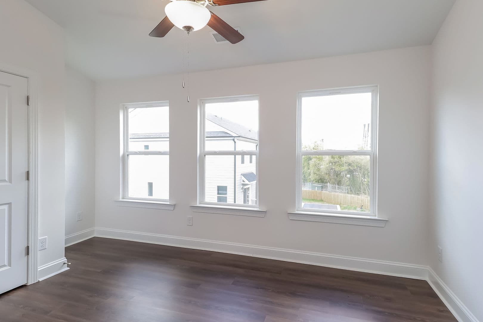 716 Drakeford Ct — photo 8