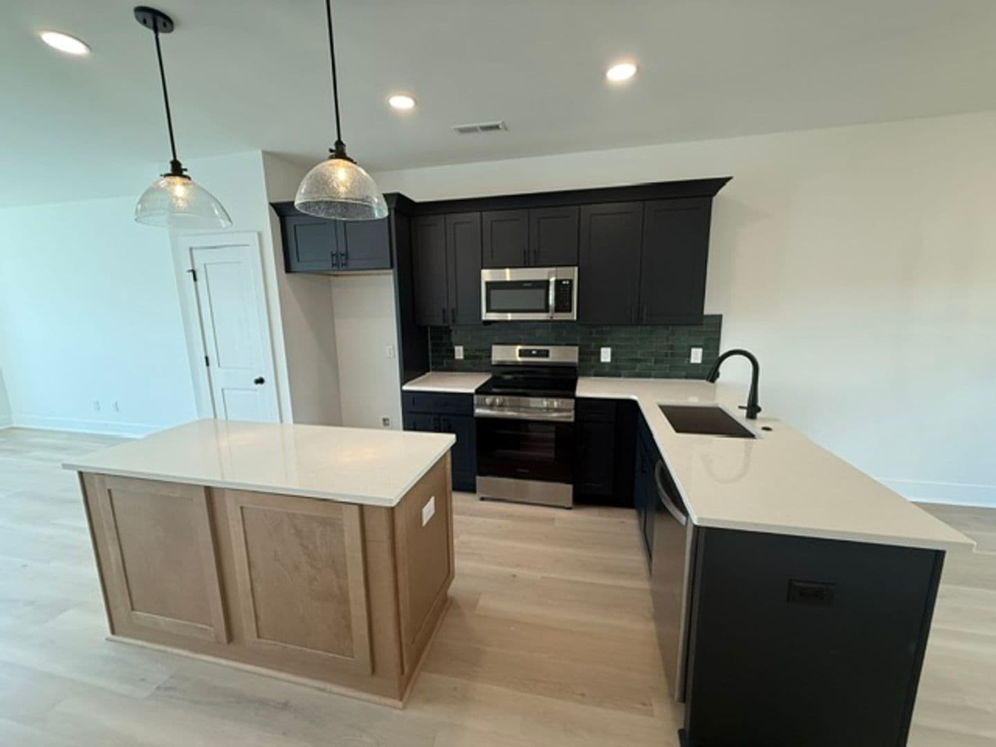 6020 Old Pineville Rd — photo 3