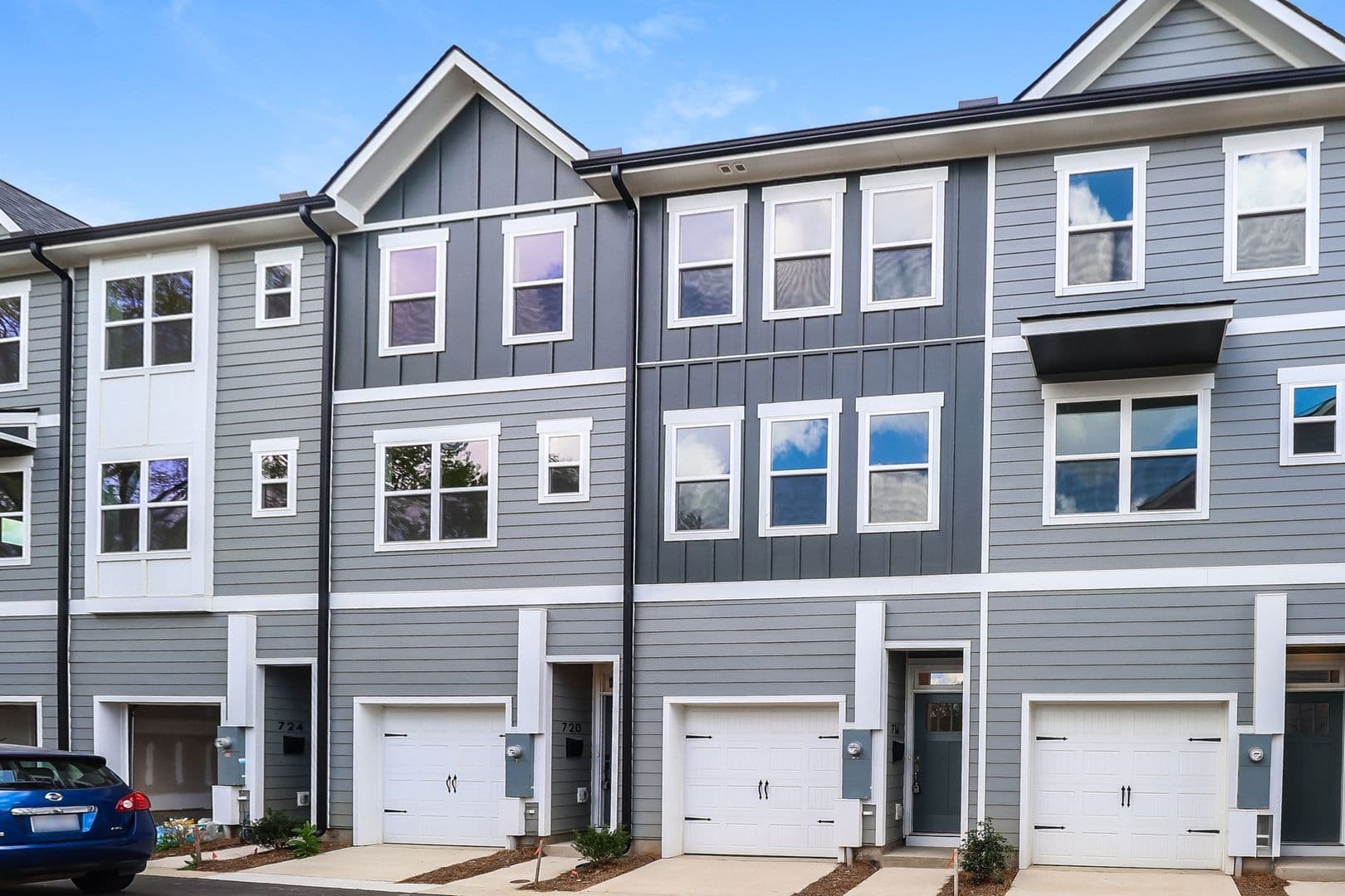 712 Drakeford Ct