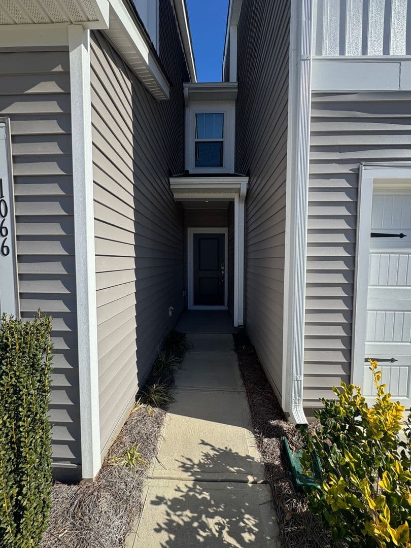 1066 Plumcrest Dr - Photo 3