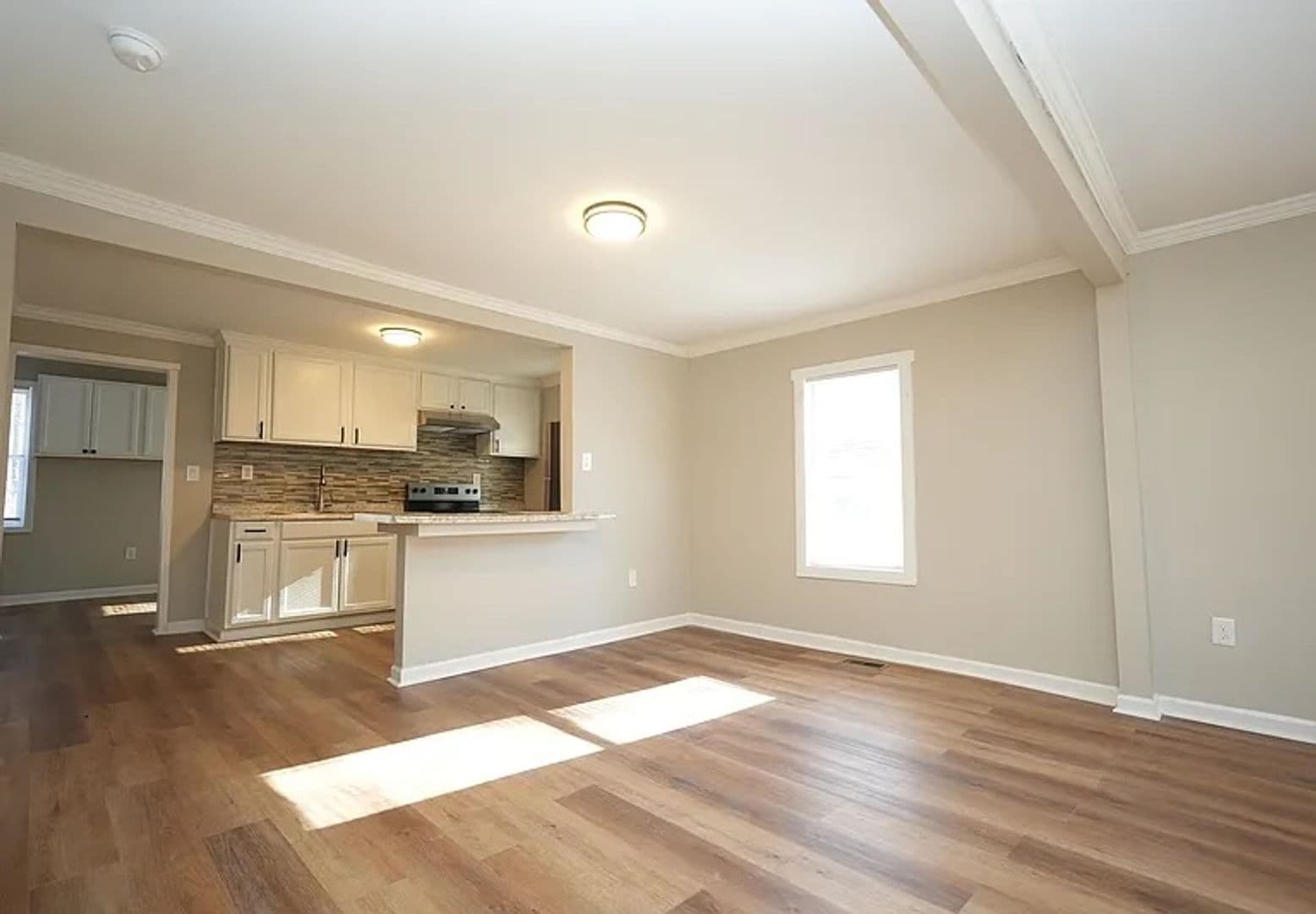 19306 S Hill St - Photo 2