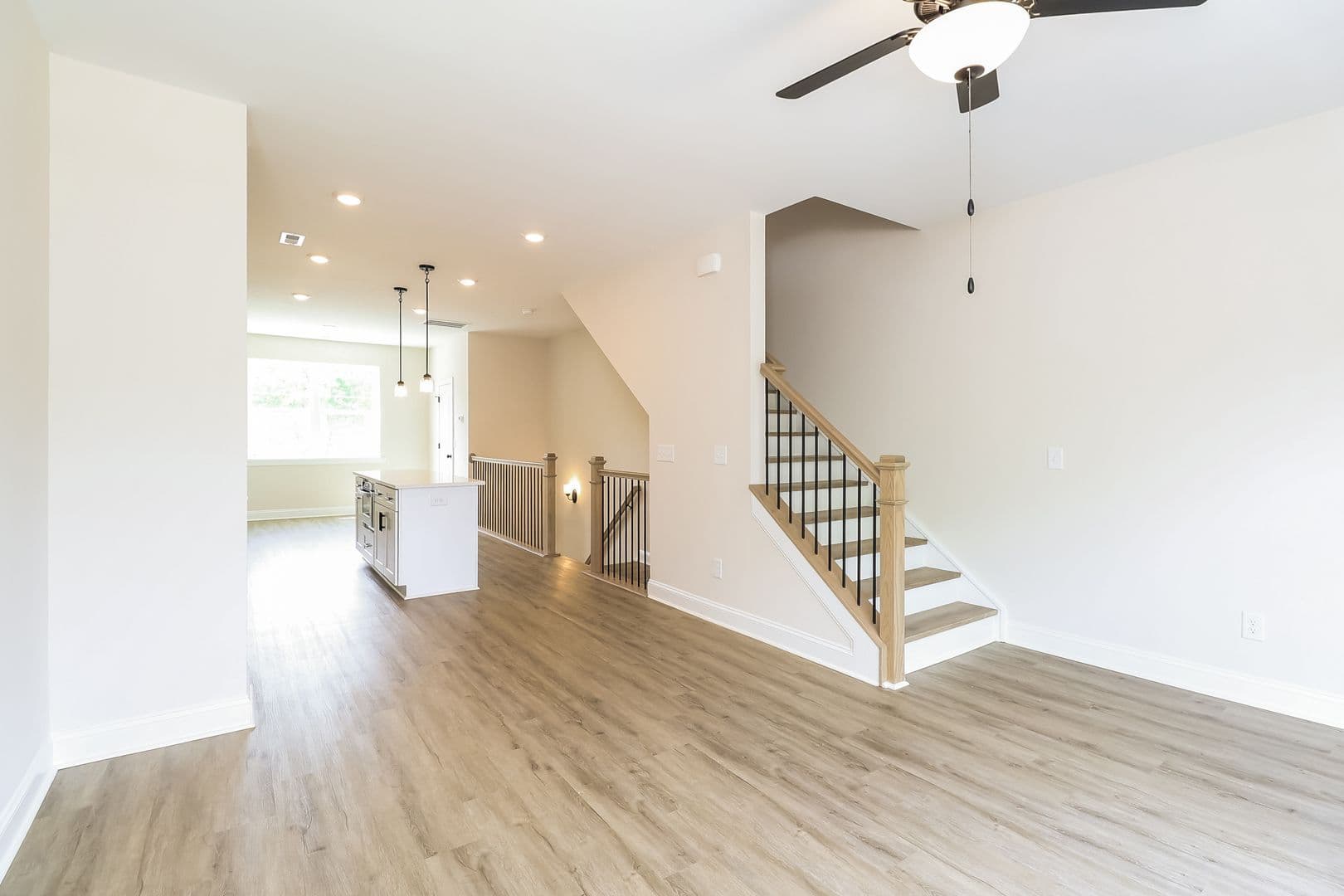 724 Drakeford Ct — photo 13