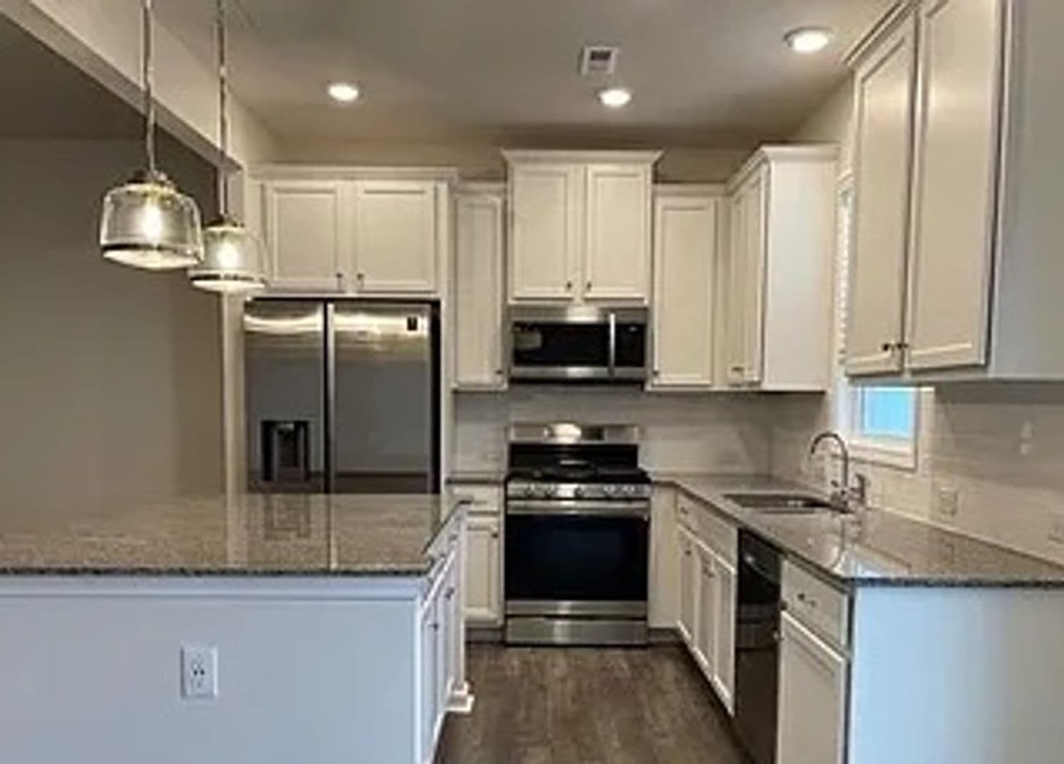 3752 Yorkshire Pl — photo 1