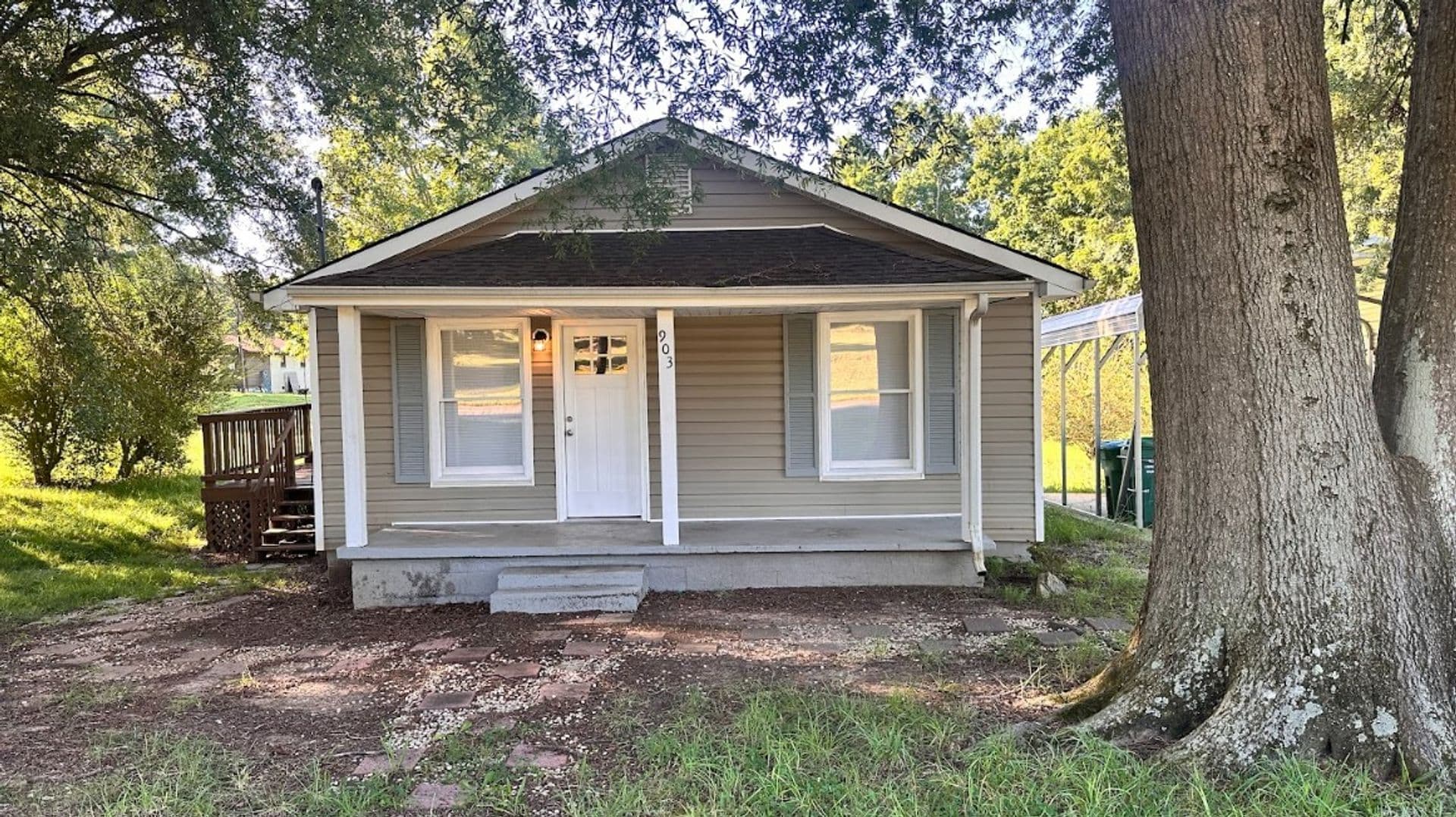 903 W Alabama Ave — photo 2