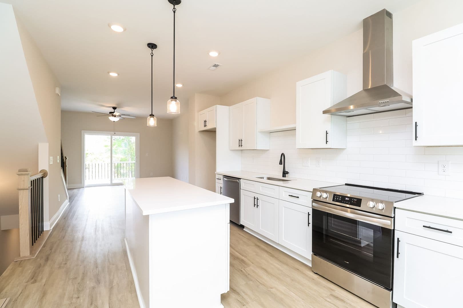 724 Drakeford Ct — photo 3