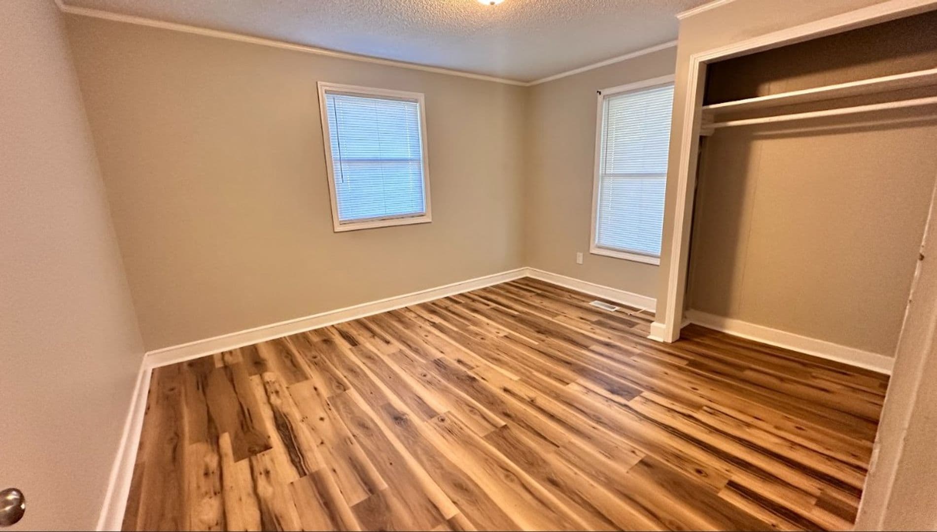 903 W Alabama Ave — photo 11