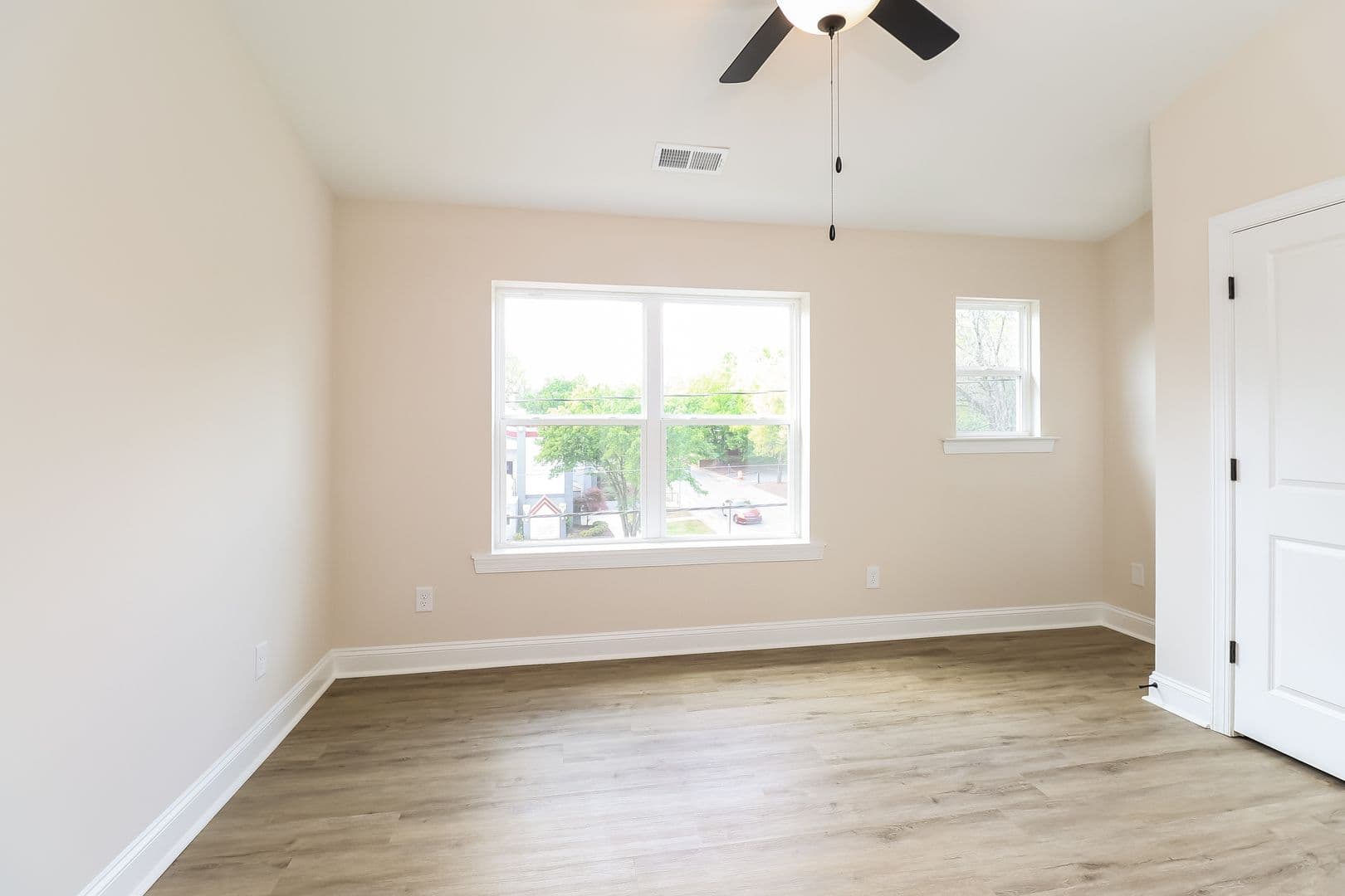 724 Drakeford Ct — photo 6