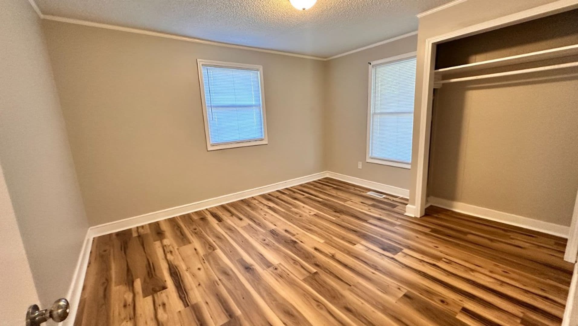 903 W Alabama Ave — photo 13