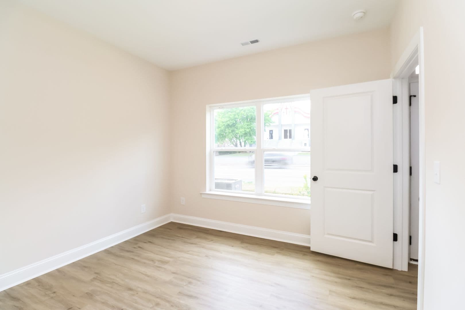 724 Drakeford Ct — photo 9