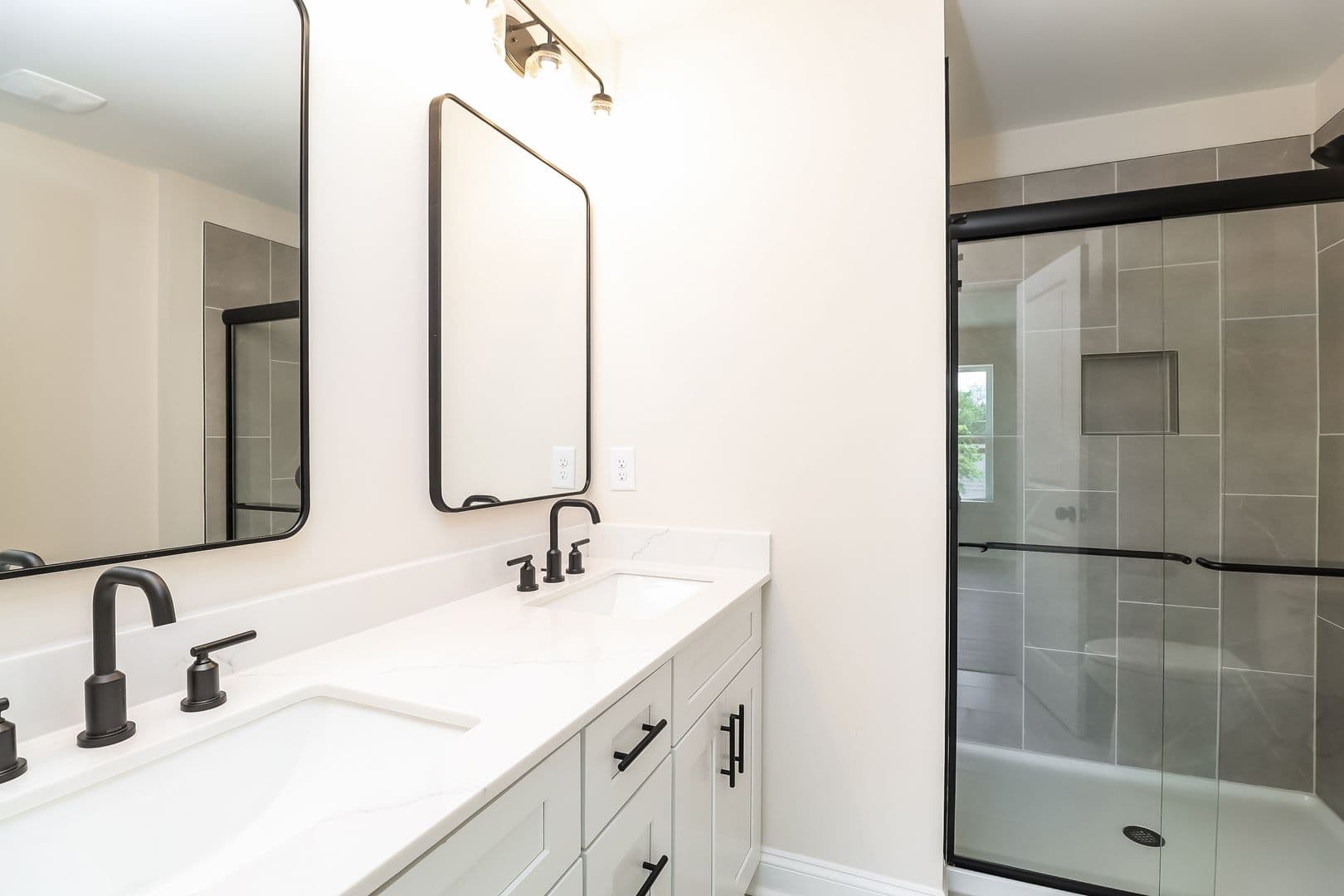 724 Drakeford Ct — photo 10