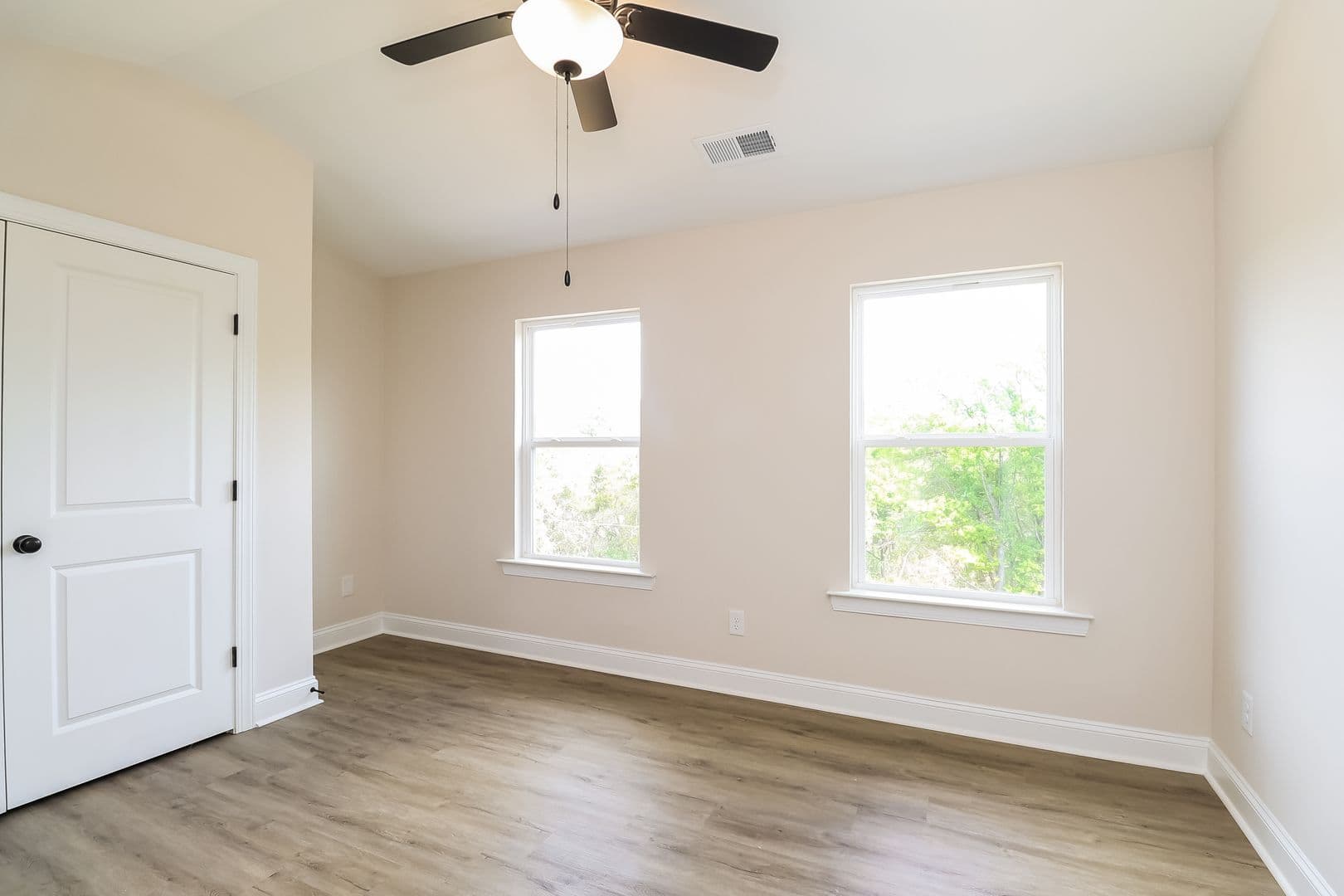 728 Drakeford Ct — photo 13
