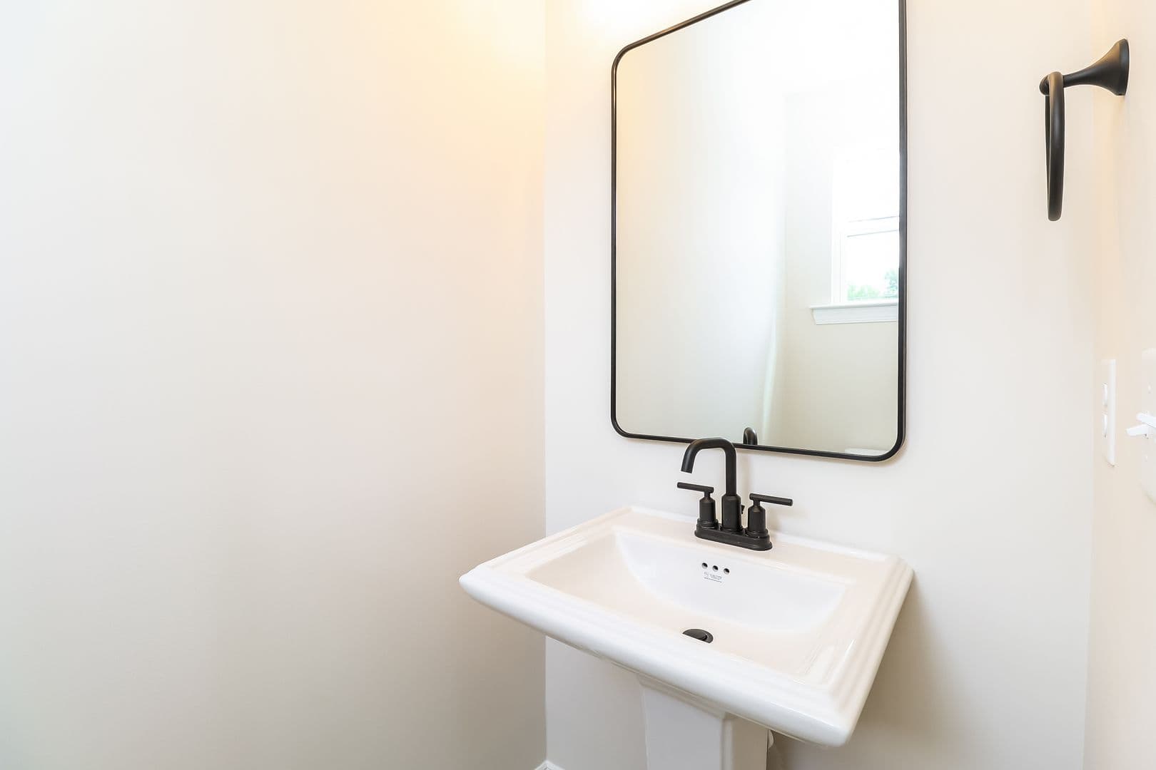 728 Drakeford Ct — photo 5
