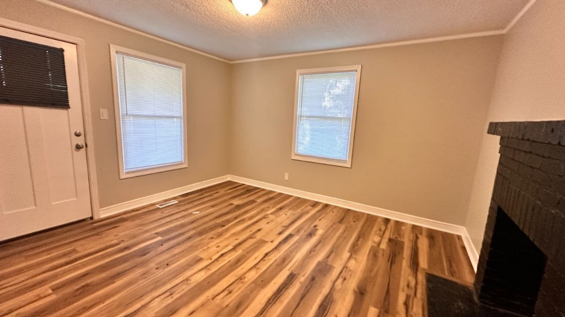 903 W Alabama Ave — photo 10